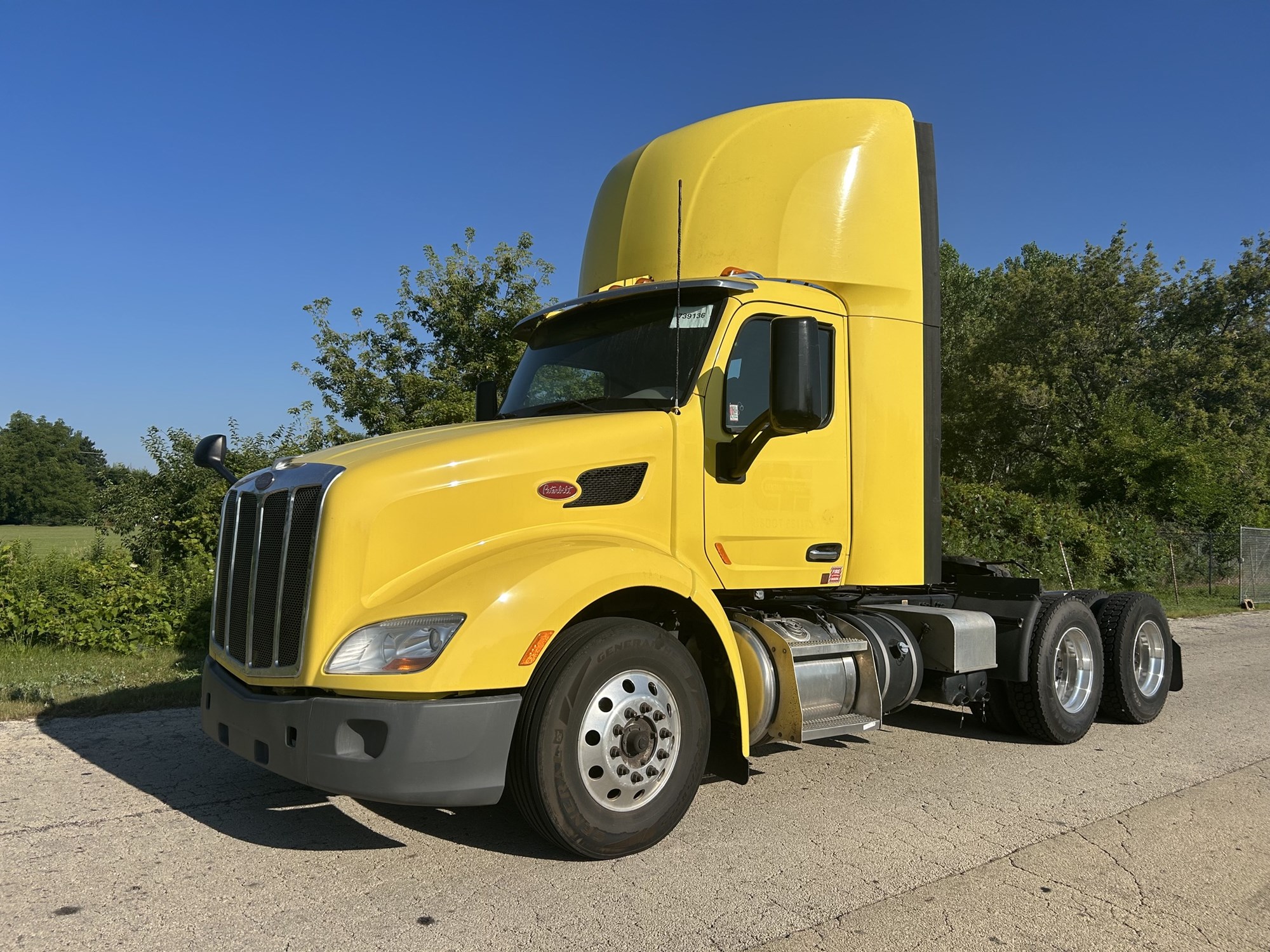 2021 Peterbilt 579 in Rockford — photo 2