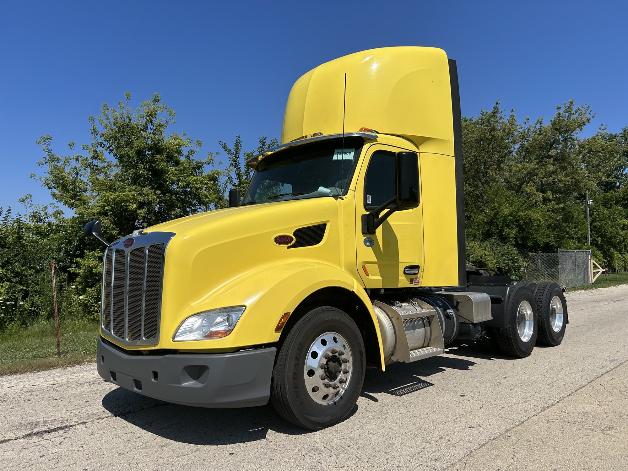 2021 Peterbilt 579 in Rockford — photo 2