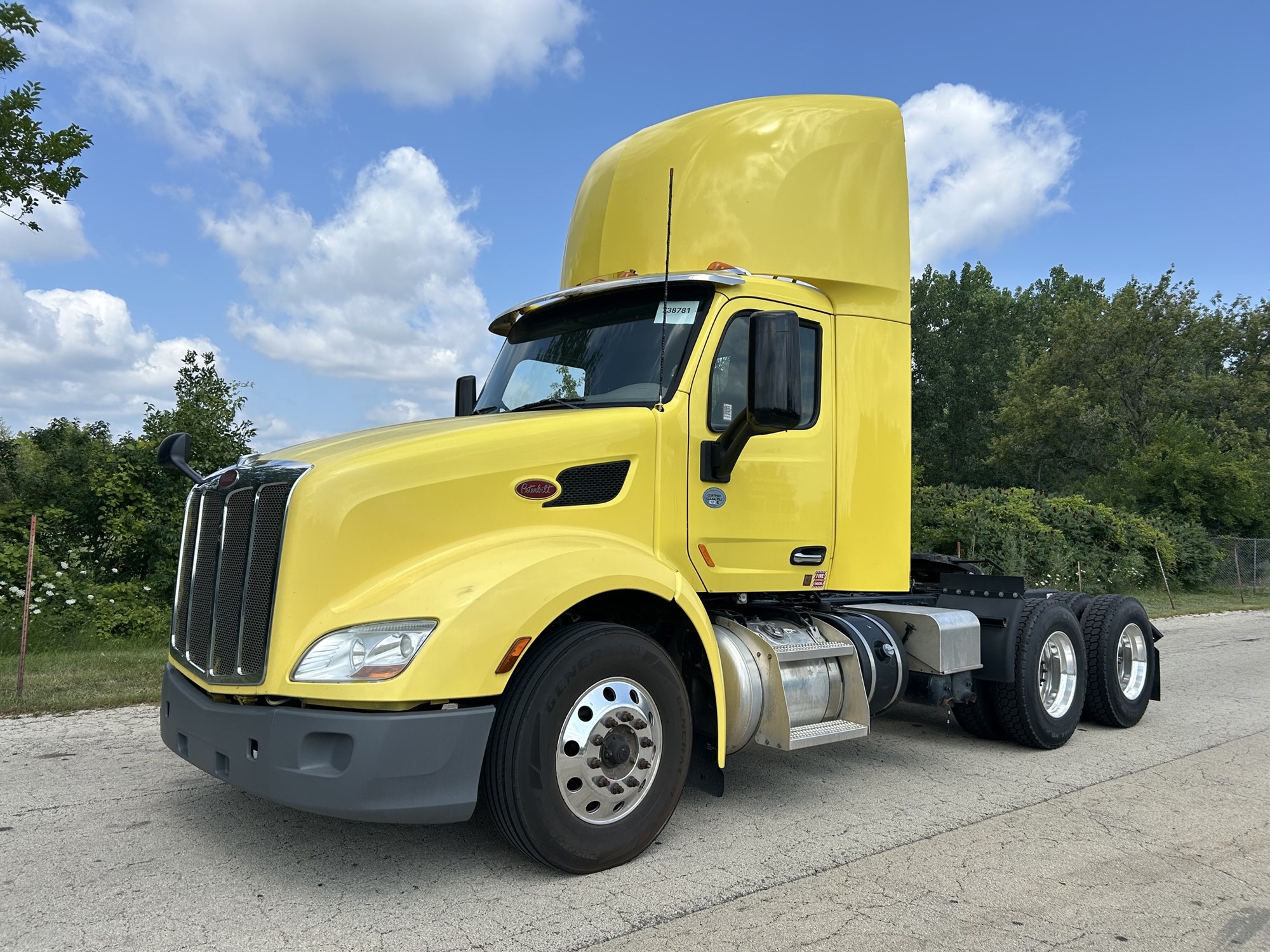 2021 Peterbilt 579 in Rockford — photo 2