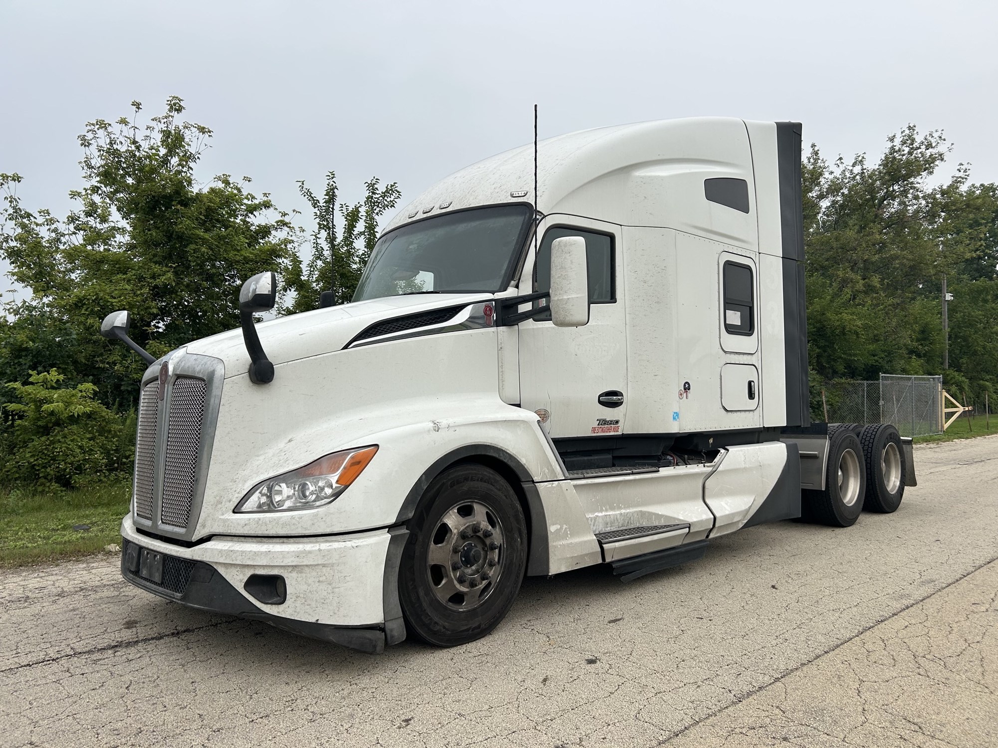 2023 Kenworth T680 in Rockford — photo 2