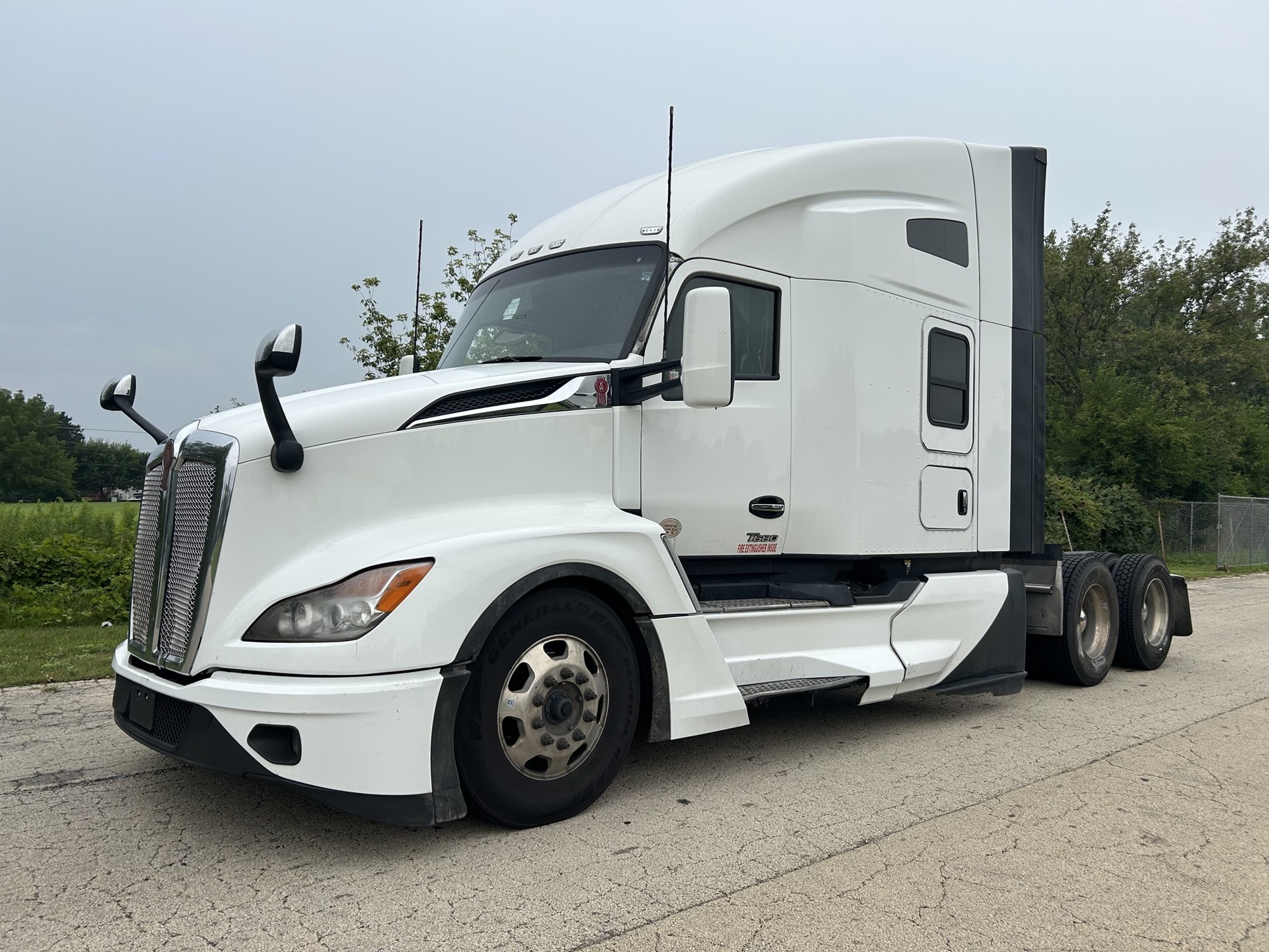 2023 Kenworth T680 in Rockford — photo 2
