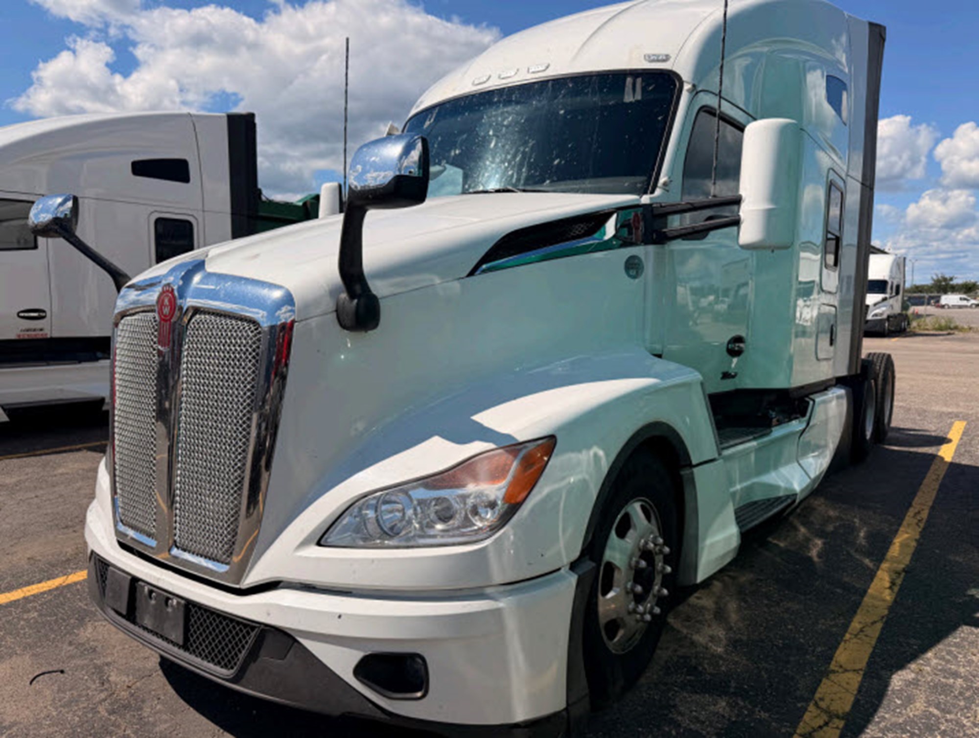 2023 Kenworth T680 in Grand Rapids — photo 2