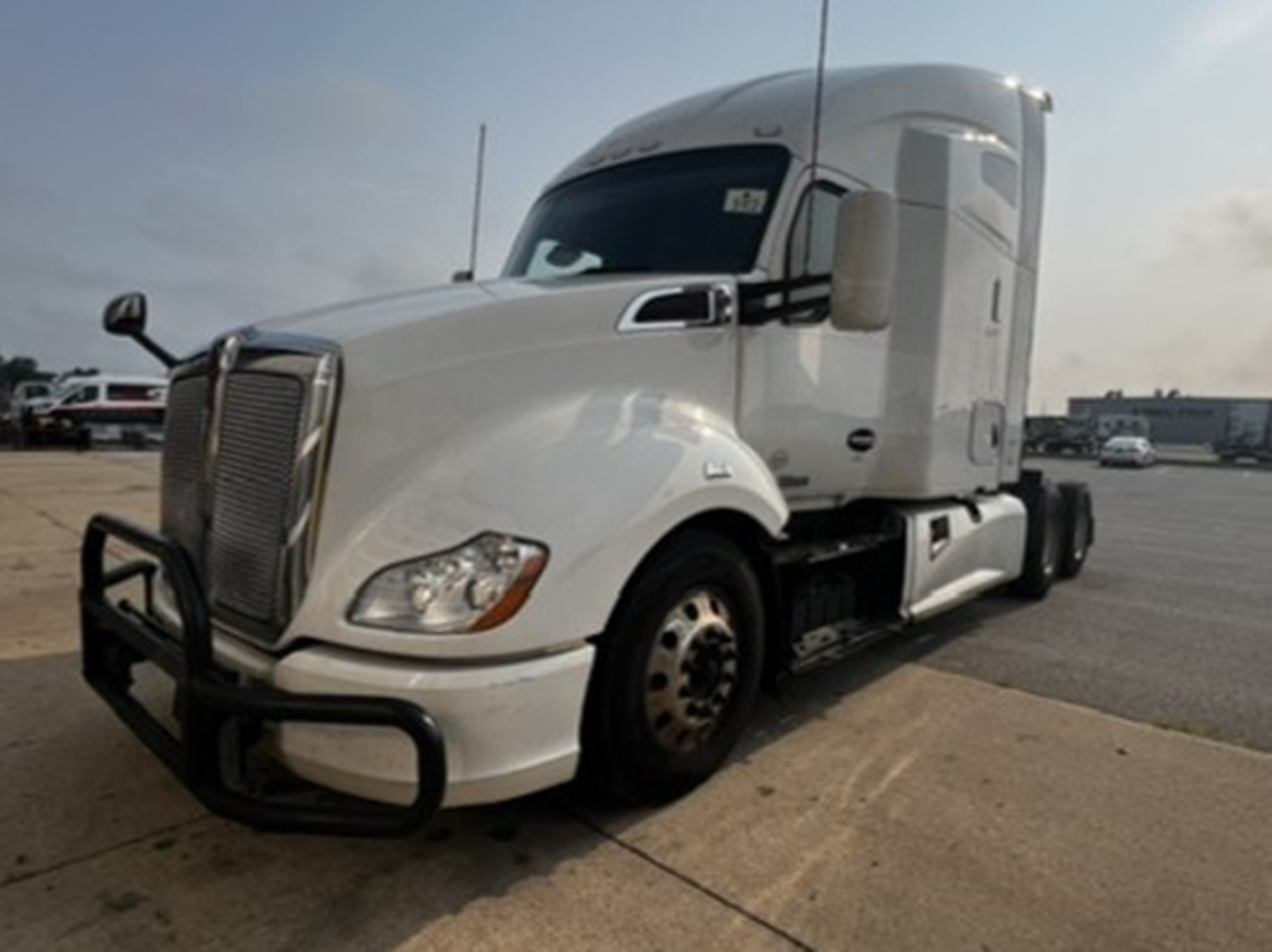 2022 Kenworth T680 in Fort Wayne — photo 2