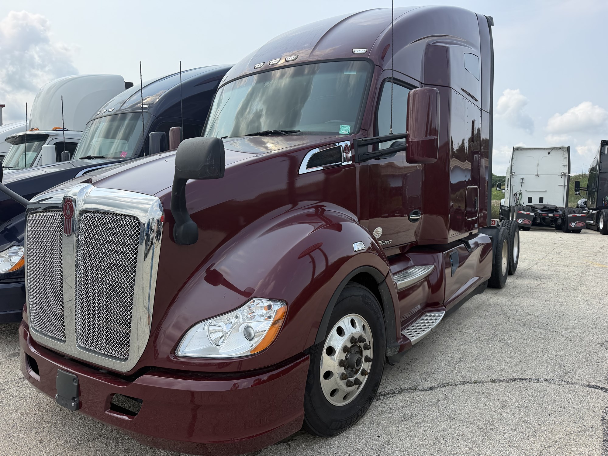 2022 Kenworth T680 in Waukesha — photo 2