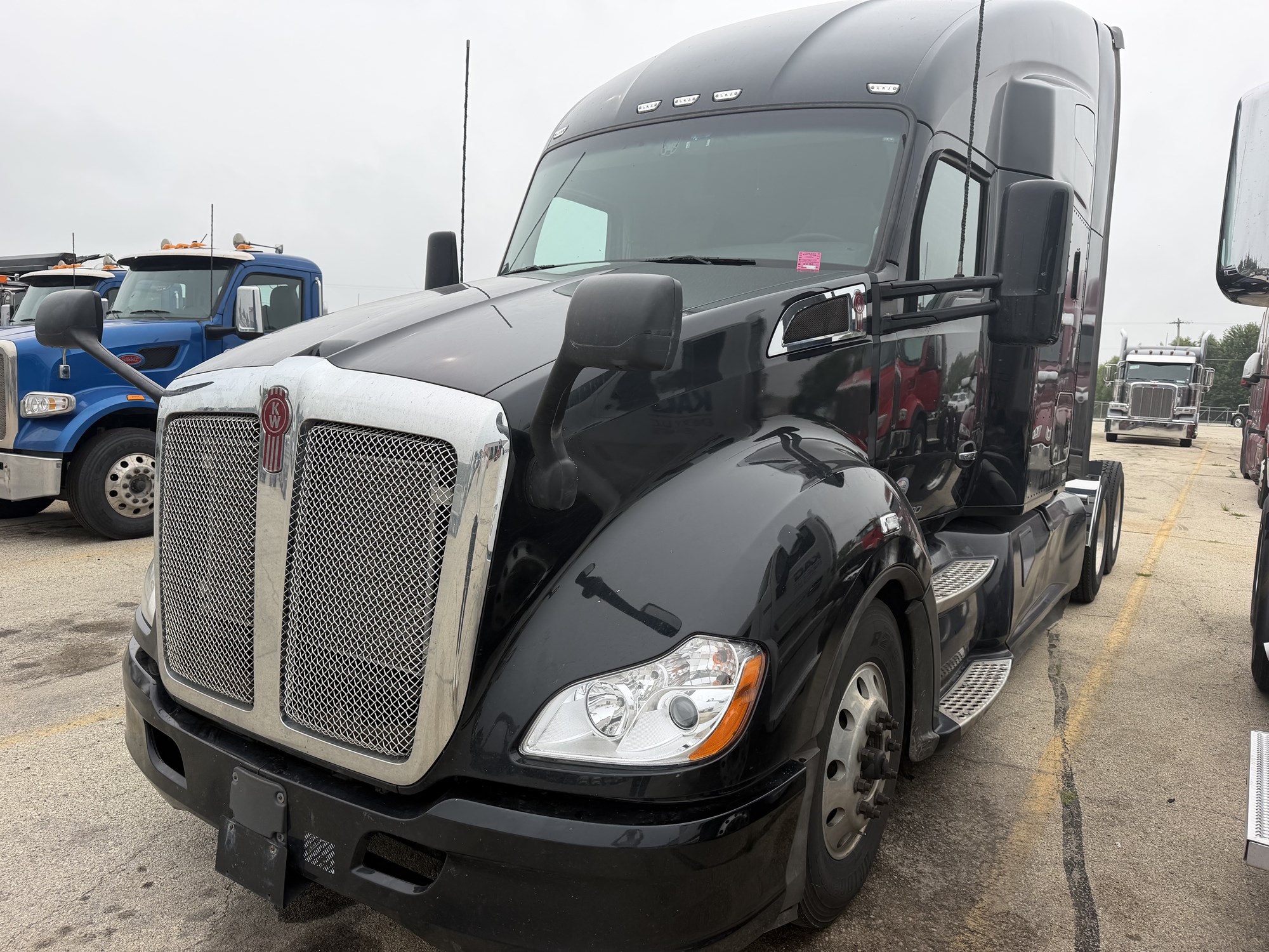 2022 Kenworth T680 in Waukesha — photo 2
