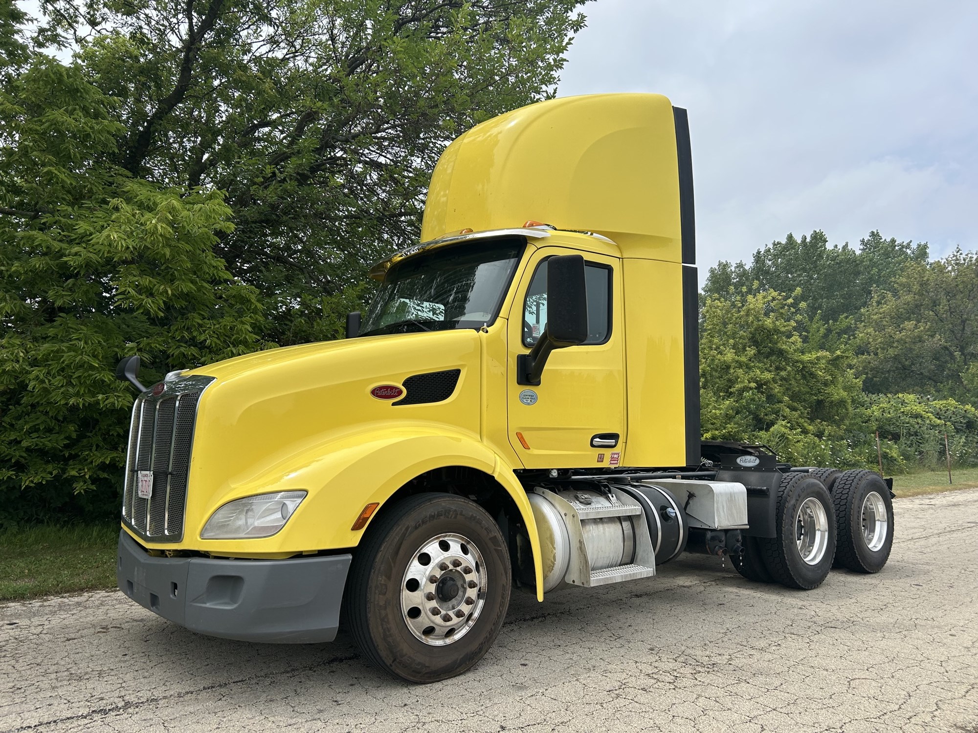 2021 Peterbilt 579 in Rockford — photo 2