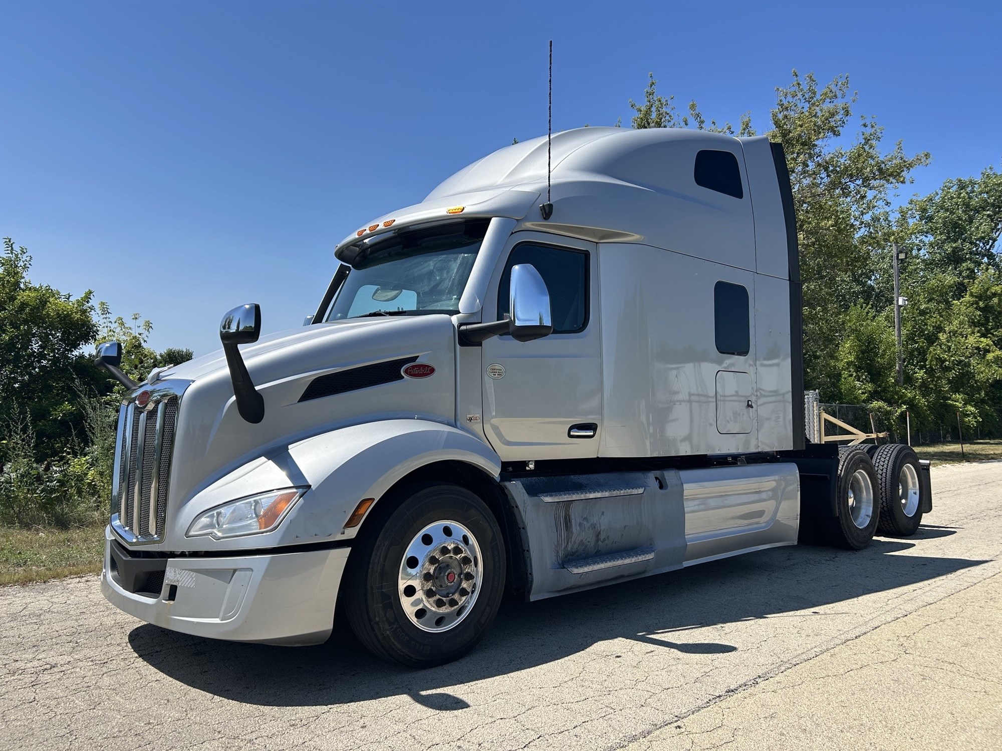 2023 Peterbilt 579 in Rockford — photo 2