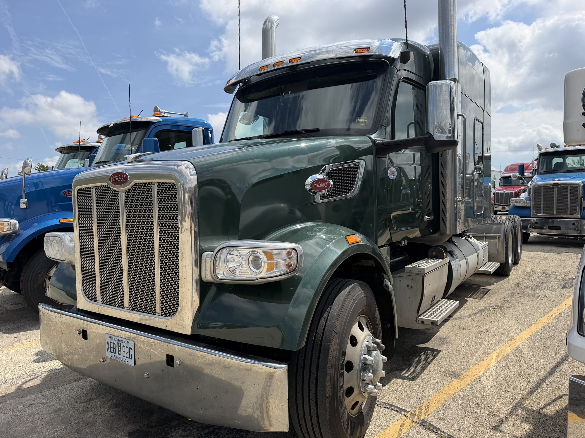 2023 Peterbilt 567 in Waukesha — photo 2
