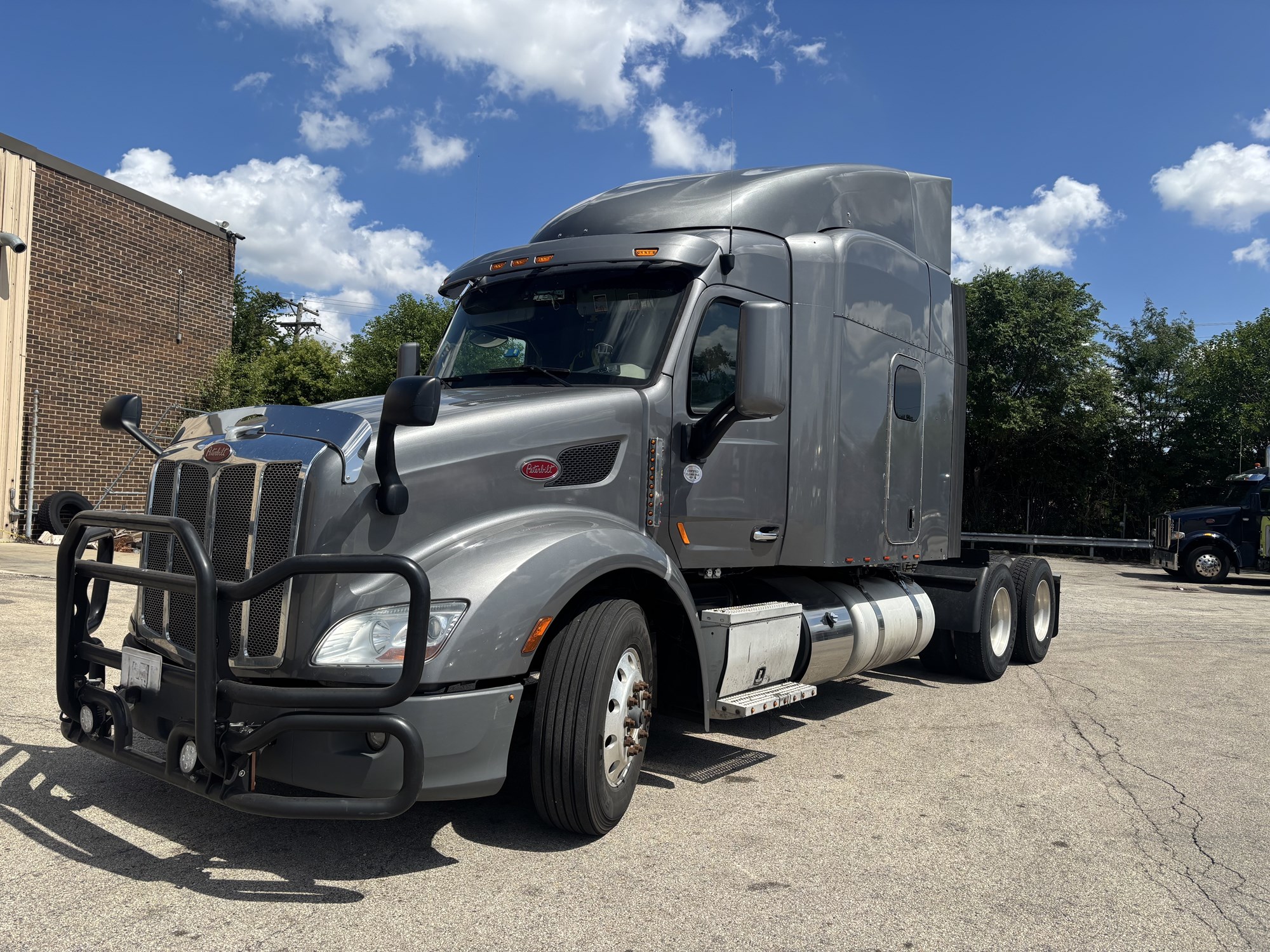 2019 Peterbilt 579 in Waukesha — photo 2