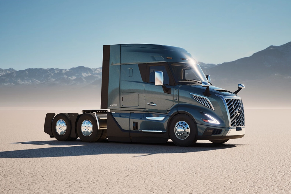 New Volvo VNL 440 mid-roof sleeper exterior view