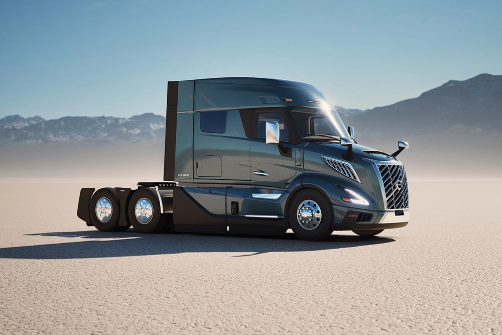 New Volvo VNL 640 mid-roof sleeper exterior view