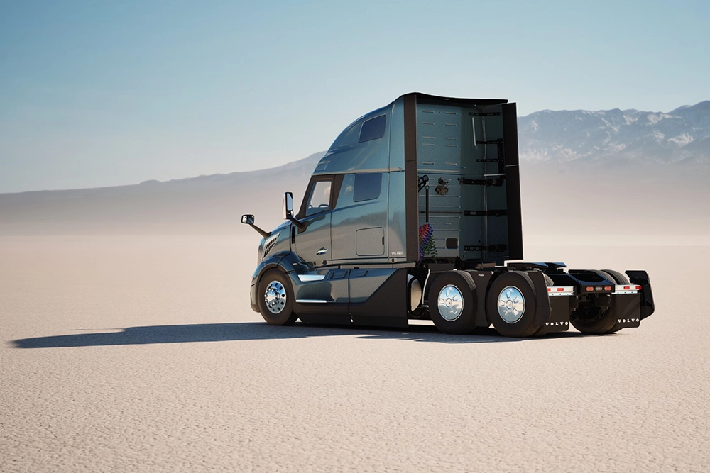 Used Volvo VNL 660 rear cab and sleeper exterior view