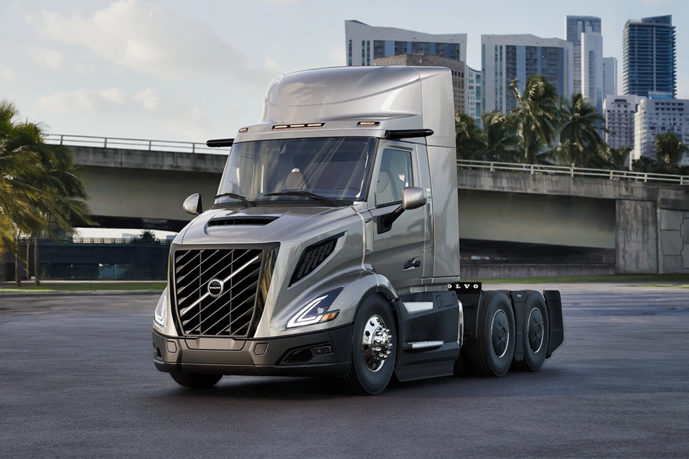 New Volvo VNR 300 regional haul side profile view