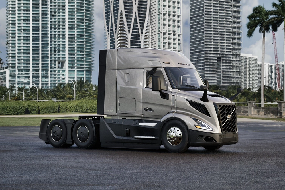 New Volvo VNR 440 flat-roof sleeper exterior view