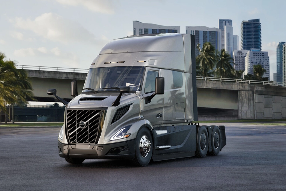 New Volvo VNR 640 regional haul side profile view