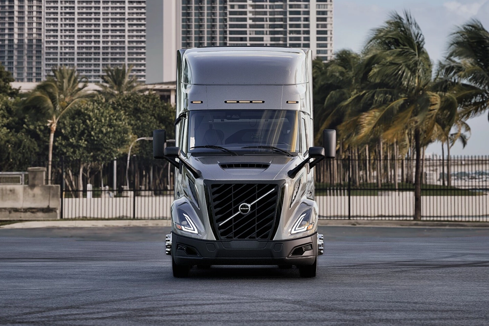 New Volvo VNR 640 chassis and side fairings view