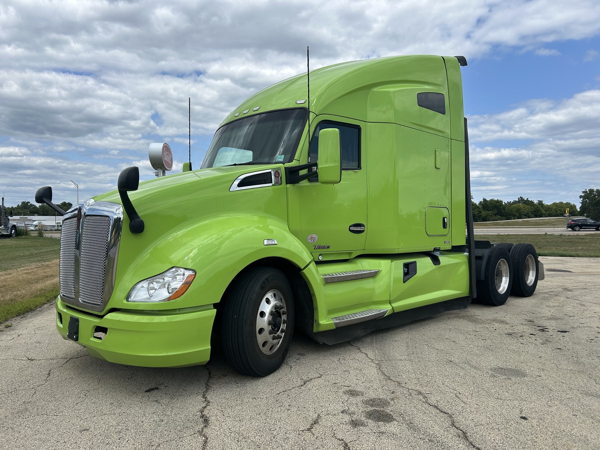 2022 Kenworth T680 in Wadsworth — photo 2
