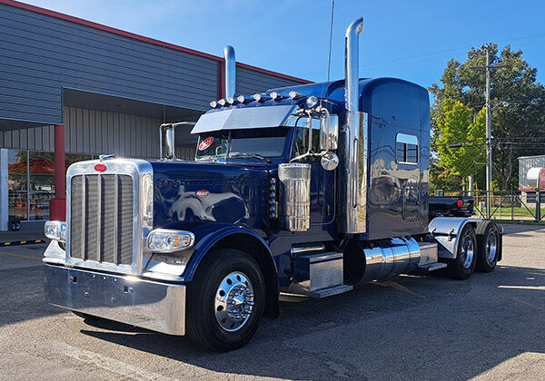 Pre-owned Peterbilt 389 sleeper